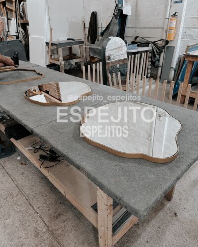 FABRICAMOS LO MEJOR!!!!! Sin duda alguna!
1. Orgánicos piedras
2. Circular platina lateral
3. Retícula Taches😊Mejor dicho ¿PARA QUÉ MÁS?

ESCRÍBENOS PARA ASESORARTE EN CADA ESPACIO 

.
.
🪄 Personalizamos tu Espejito a tu medida y gusto.
🤝 Tenemos convenio con ADDI.
🪞 Envíos garantizados a todo el país.
📲 Llámanos o escríbenos al WP +57 324 6726883]
📍Visítanos en el Mall Zona Sur en Sabaneta Cl. 77 Sur 43A 27

espejos espejosmedellin espejosdecorativos espejosdecorativos